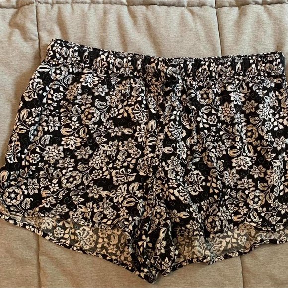 Floral Shorts - Picture 2 of 3